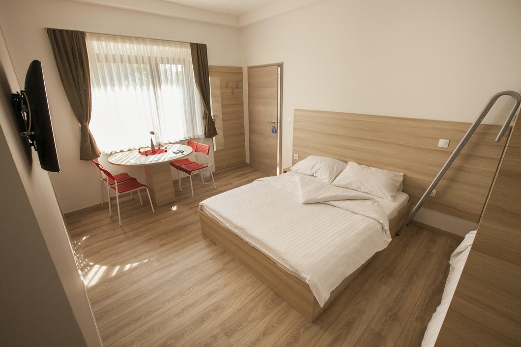 Sweet Dreams Rooms And Apartments Postojna Eksteriør bilde
